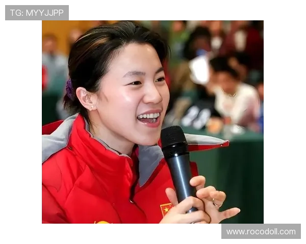 王楠比赛里秒变战神，场下却吃泡面追剧这反差谁顶得住